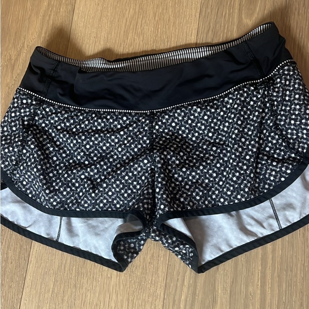 Lululemon Women's Black and White Patterned Shorts